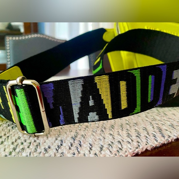 NWT! Gorgeous brand new Steve Madden bag in super fun lemon yellow color. - Picture 5 of 10